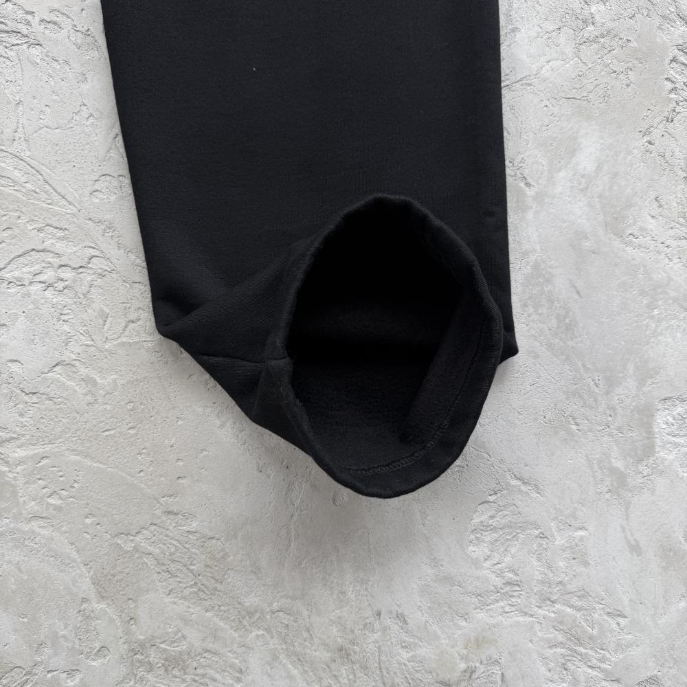 LUNDUN STITCH OPEN HEM -black and red