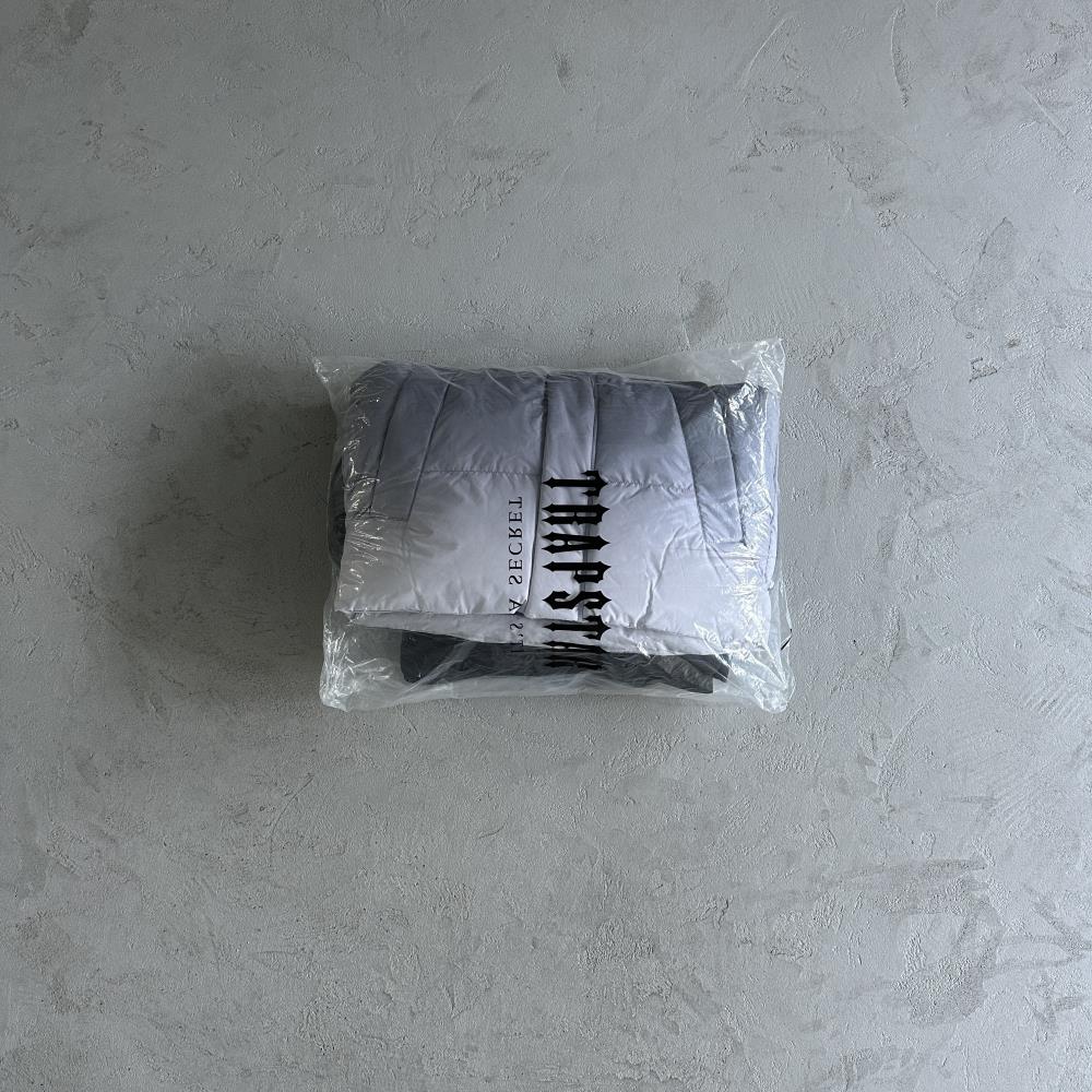 decoded arch puffer-black gradient