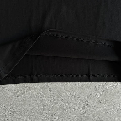 Round r-labeled tee all balck