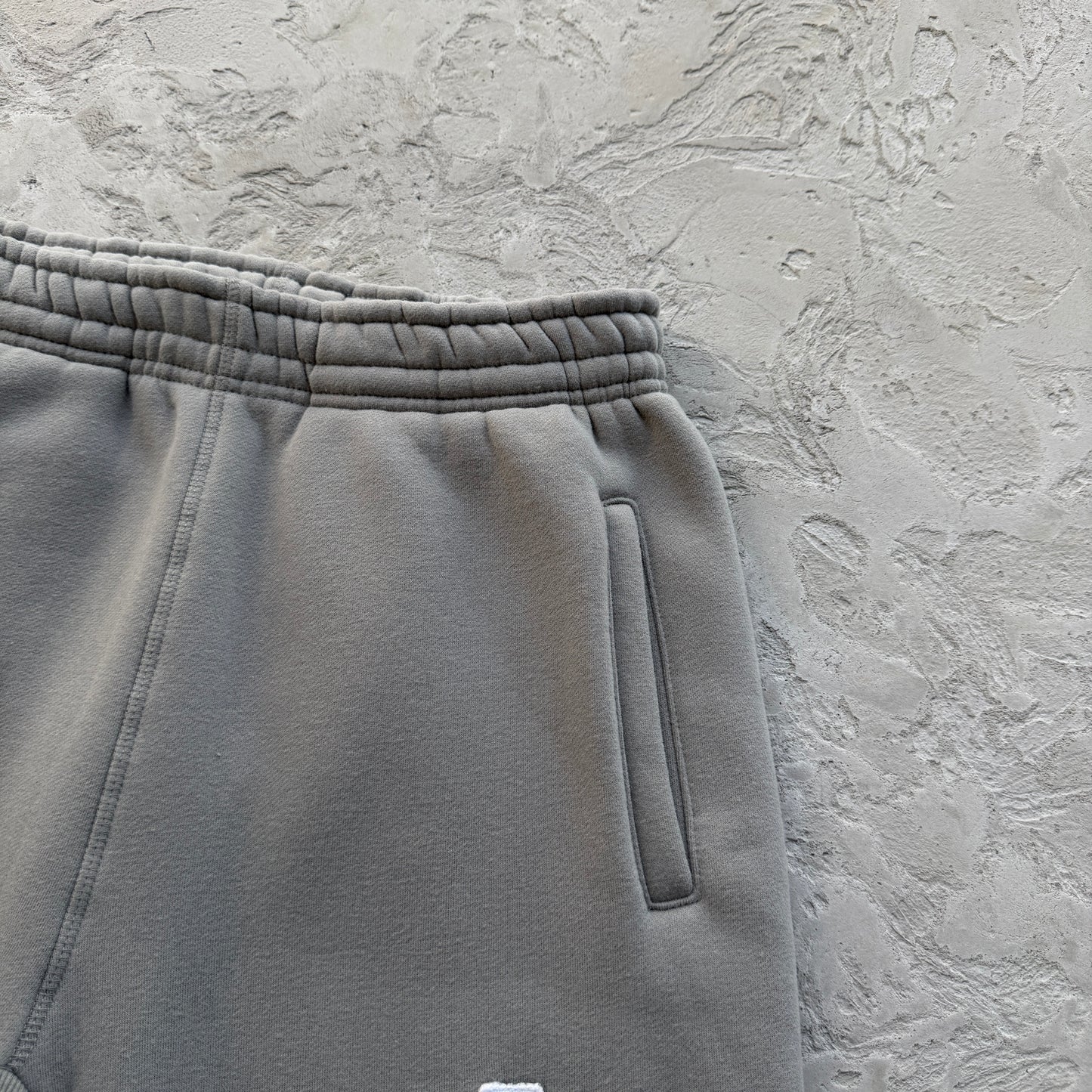 college arch open hem set-grey