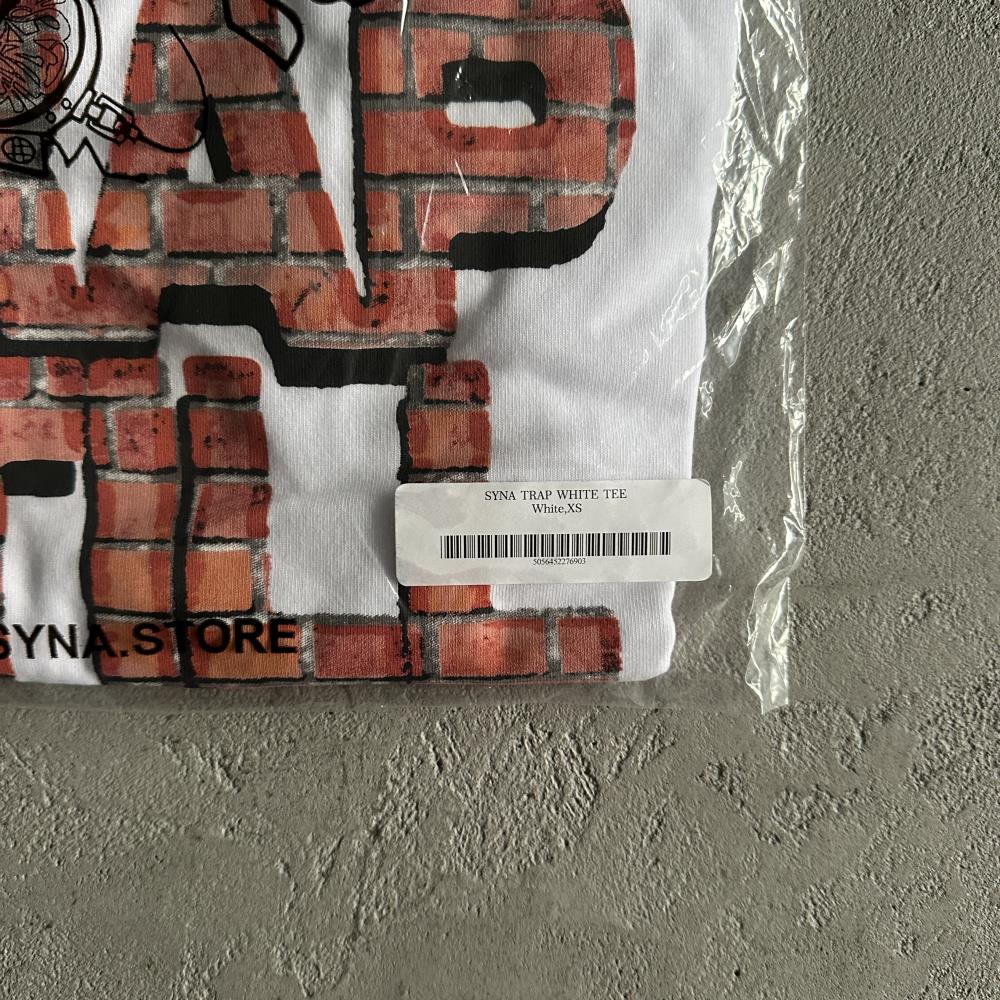 sy trap white tee