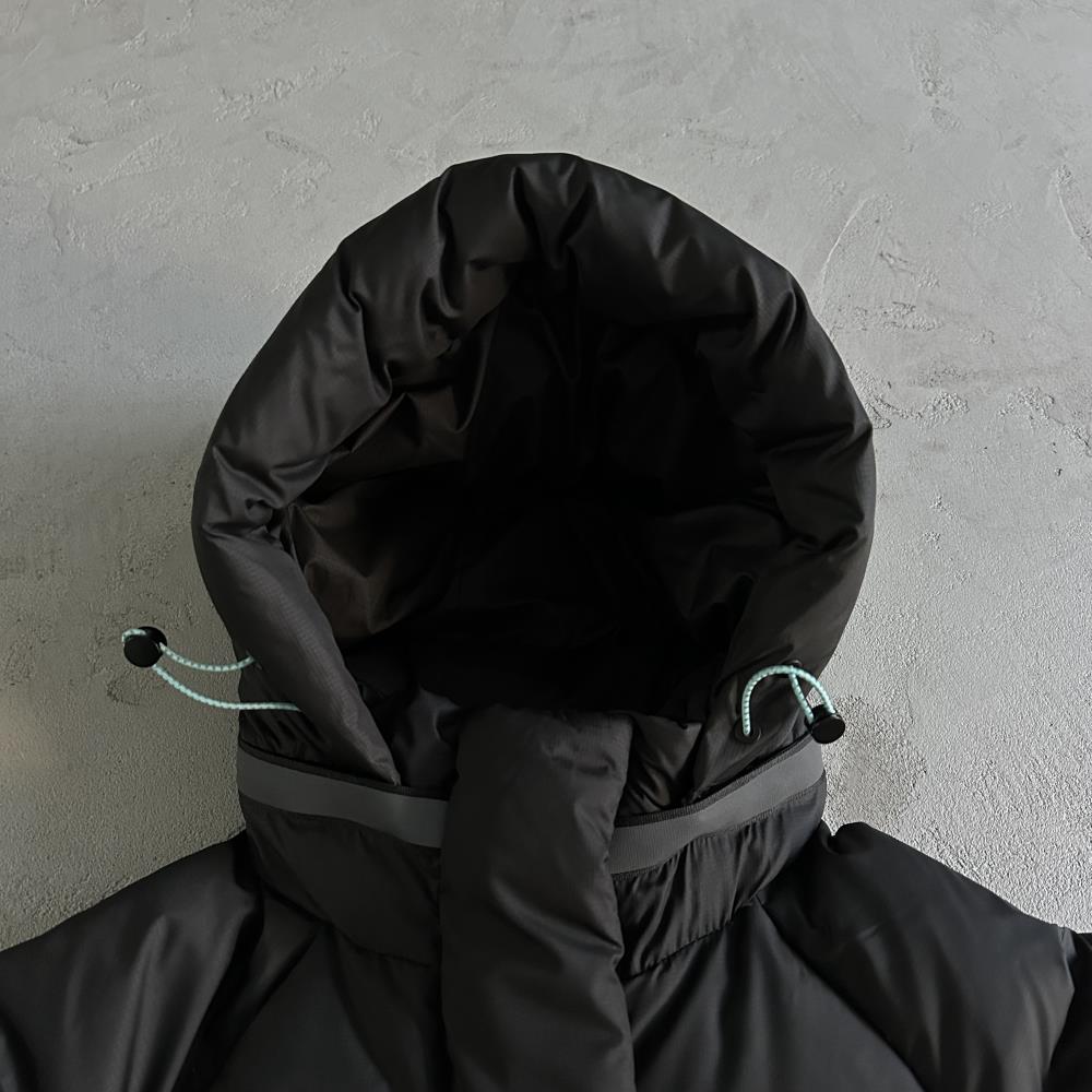 syna down jacket- Black and blue