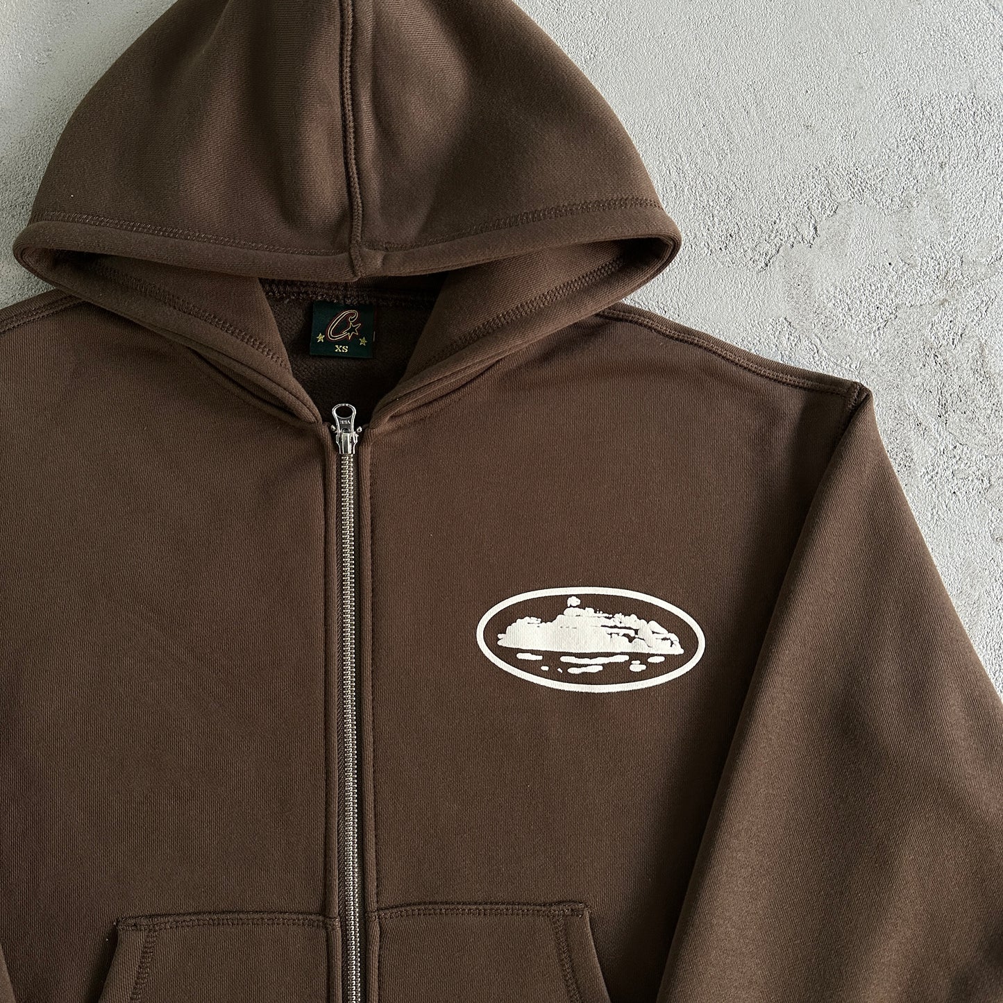 island puff print zip set-brown