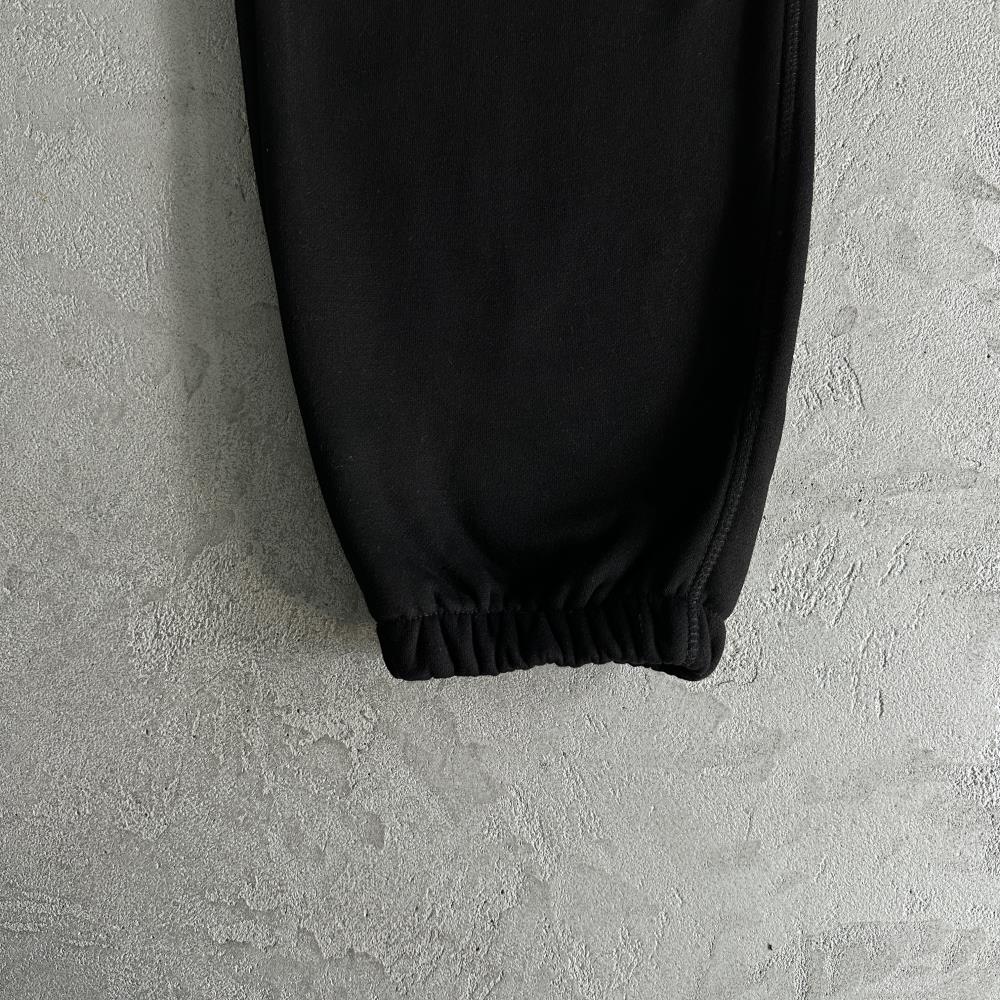 Satin C-star applique suit-black