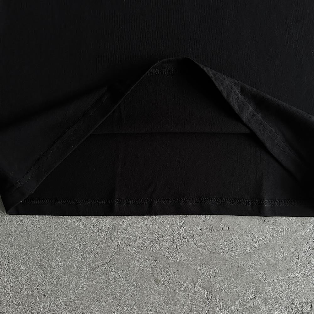 halftone island -black