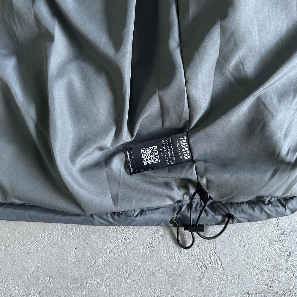 It's a secret puffer jacket BLACK
