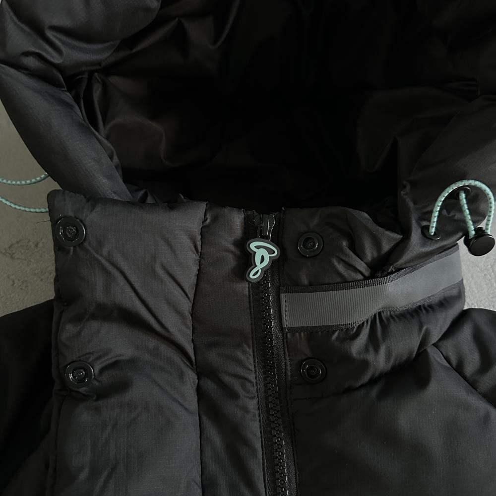syna down jacket- Black and blue
