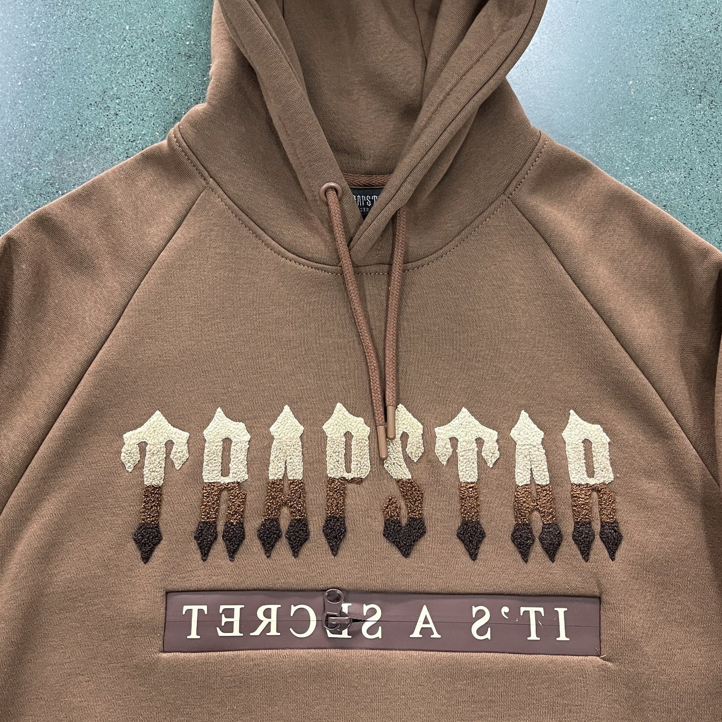 CHENILLE DECDODED2.0 HOODIE TRACKSUIT-BISON