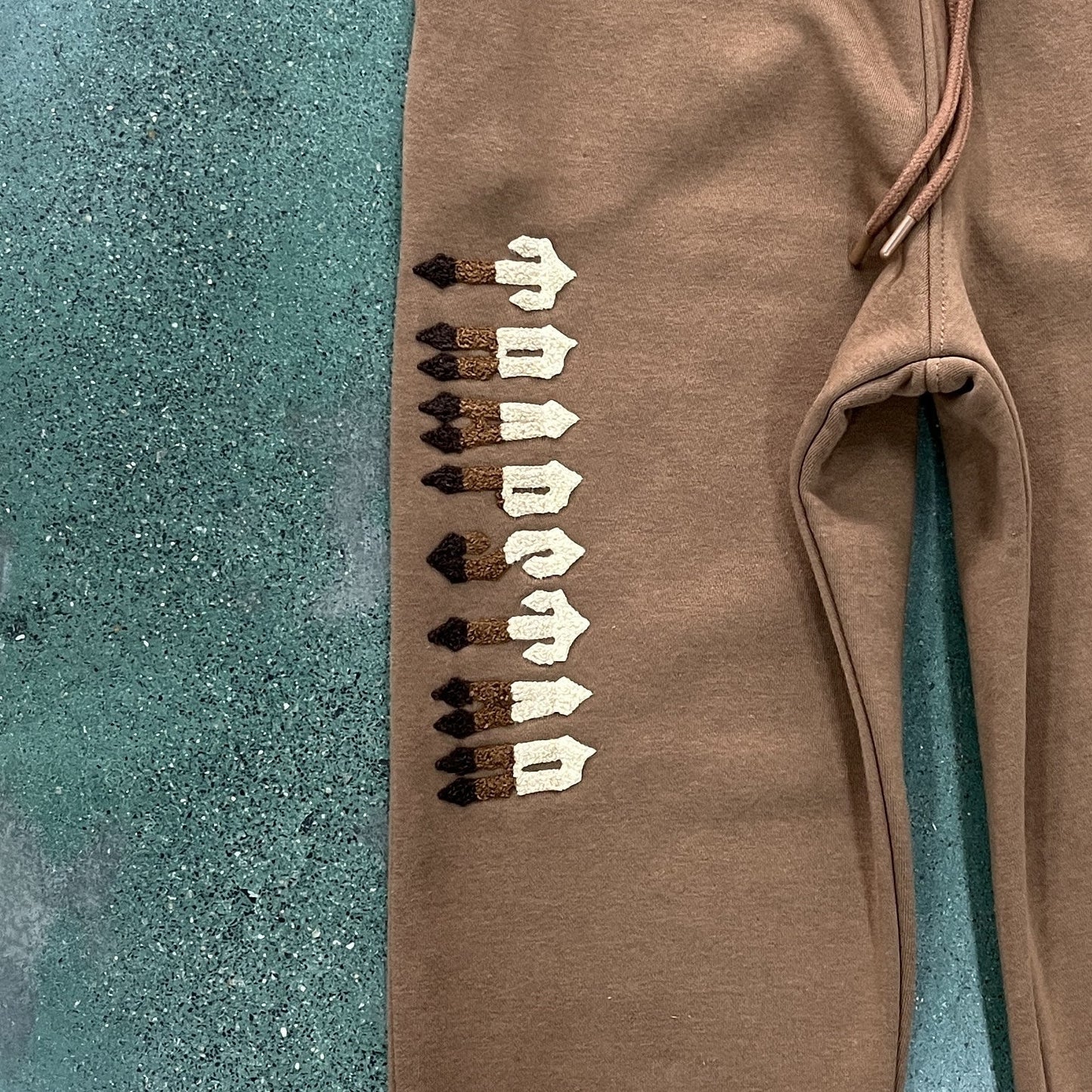 CHENILLE DECDODED2.0 HOODIE TRACKSUIT-BISON