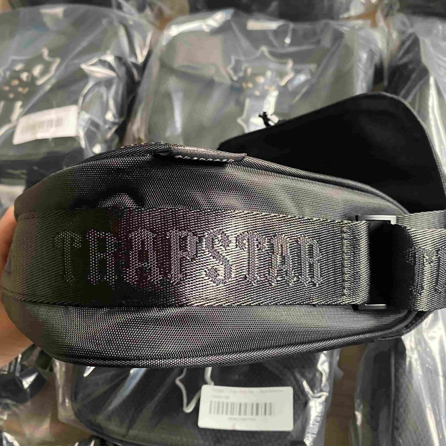 IRONGATE T CROSS-BODY BAG - BLACK/REFLECTIVE