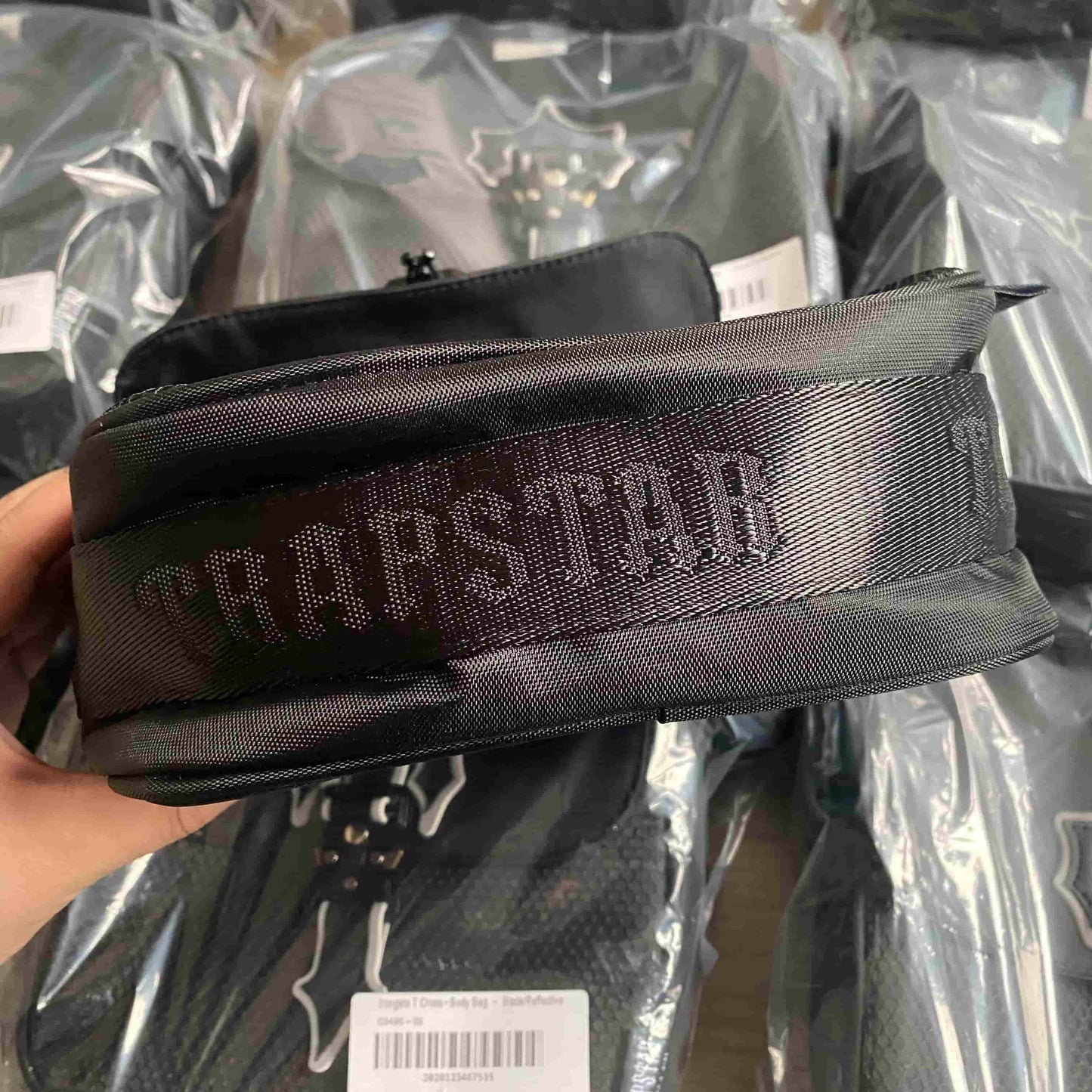 IRONGATE T CROSS-BODY BAG - BLACK/REFLECTIVE