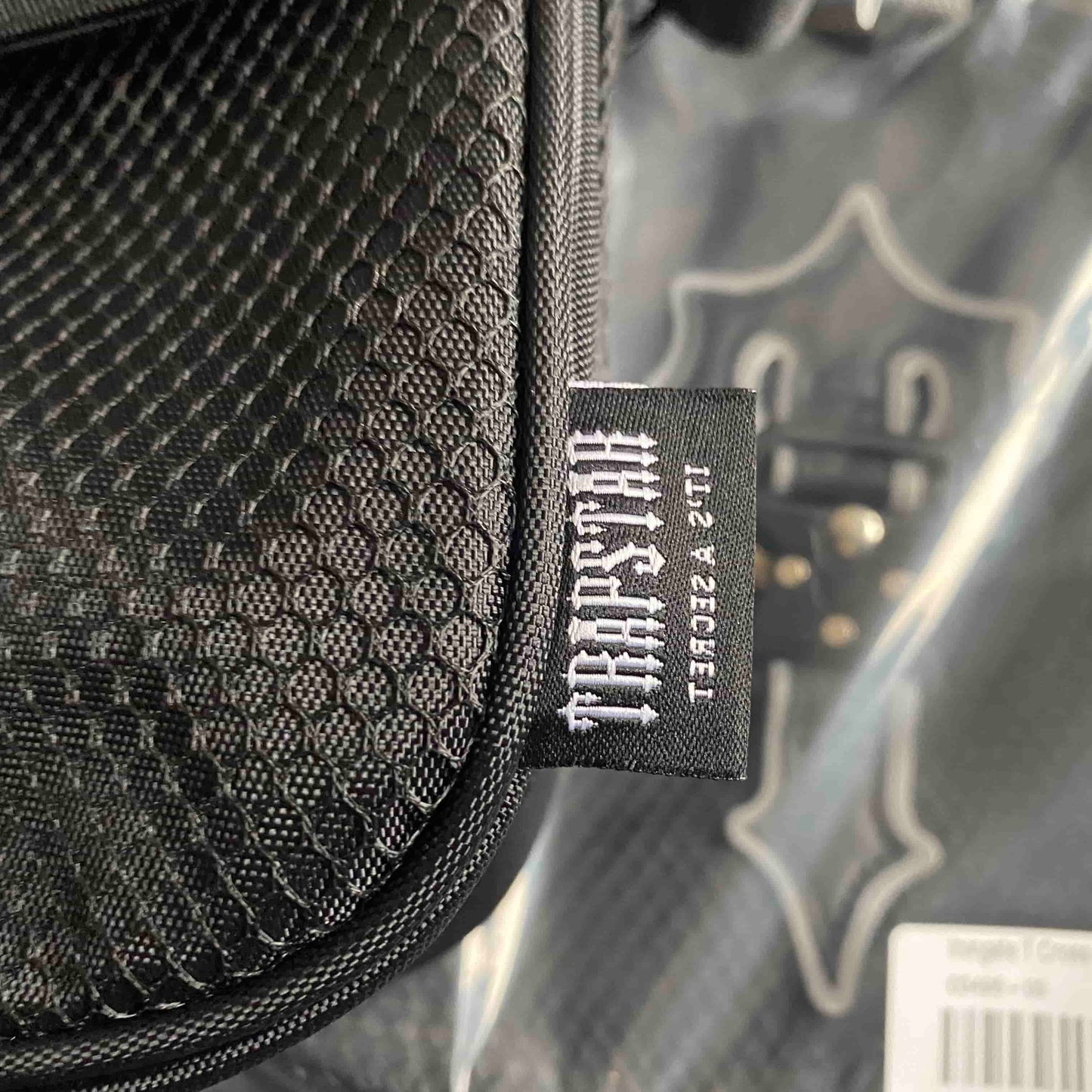 IRONGATE T CROSS-BODY BAG - BLACK/REFLECTIVE